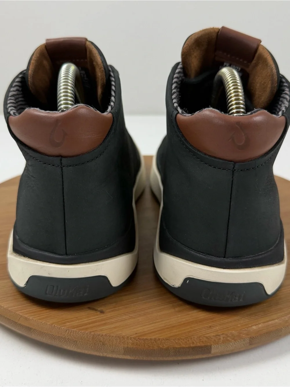 OluKai sleek black